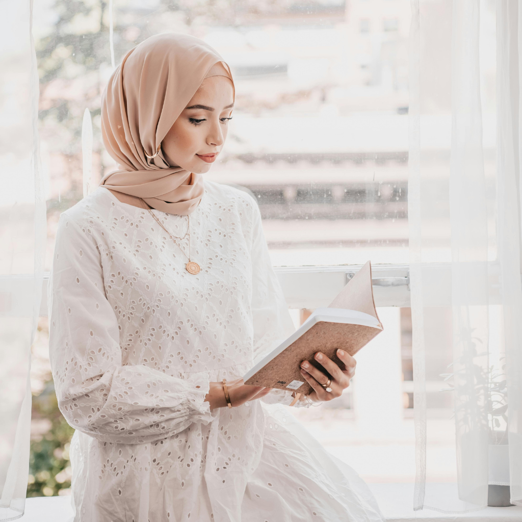 The Abaya's Importance and Beauty in Muslim Culture