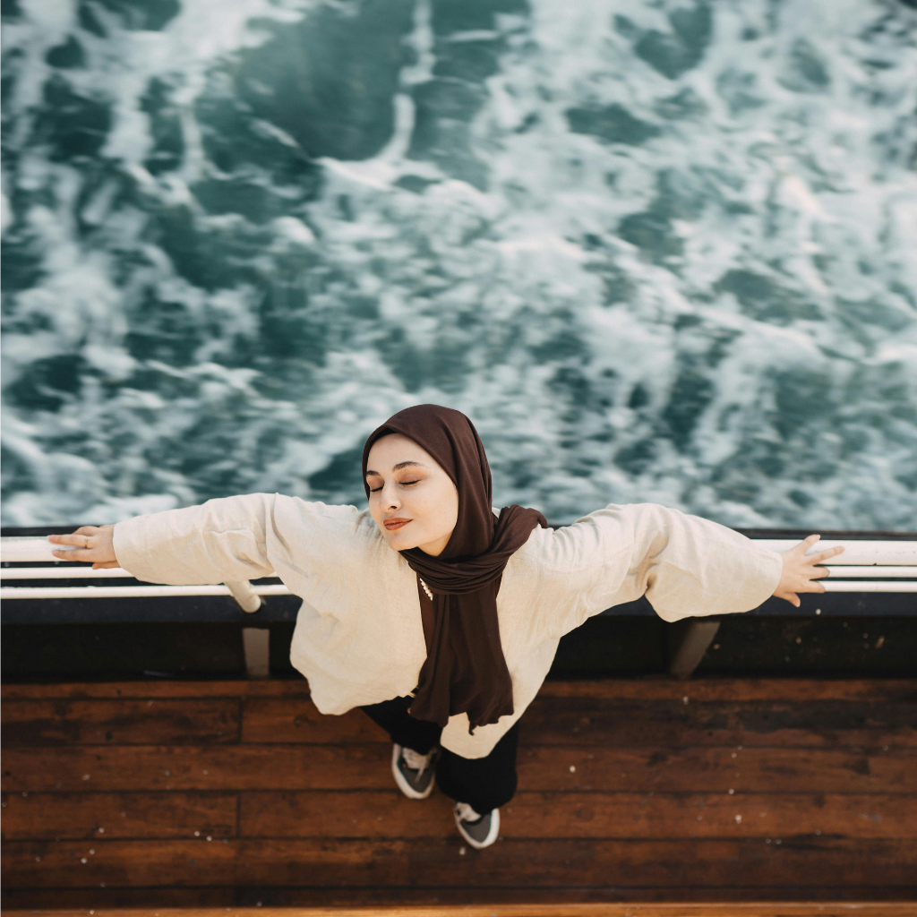 Why the Abaya Continues to Inspire: Exploring Its Modern Significance