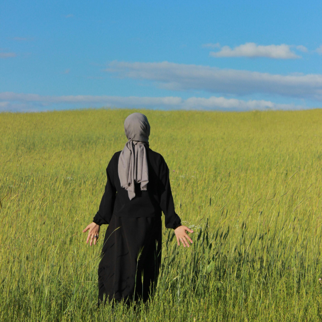 The Beauty of the Abaya: A Timeless Fashion Statement