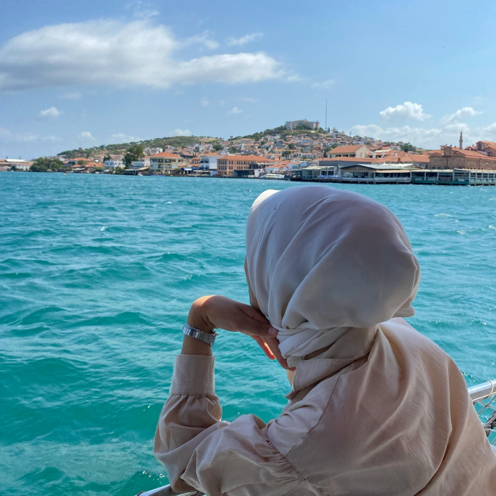 Culture, Faith, and Style: Exploring the Diverse Expressions of Modest Fashion