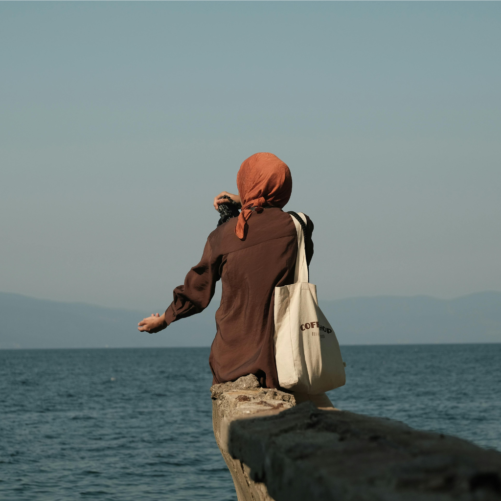 The Power of the Abaya: A Perfect Blend of Modesty and Fashion