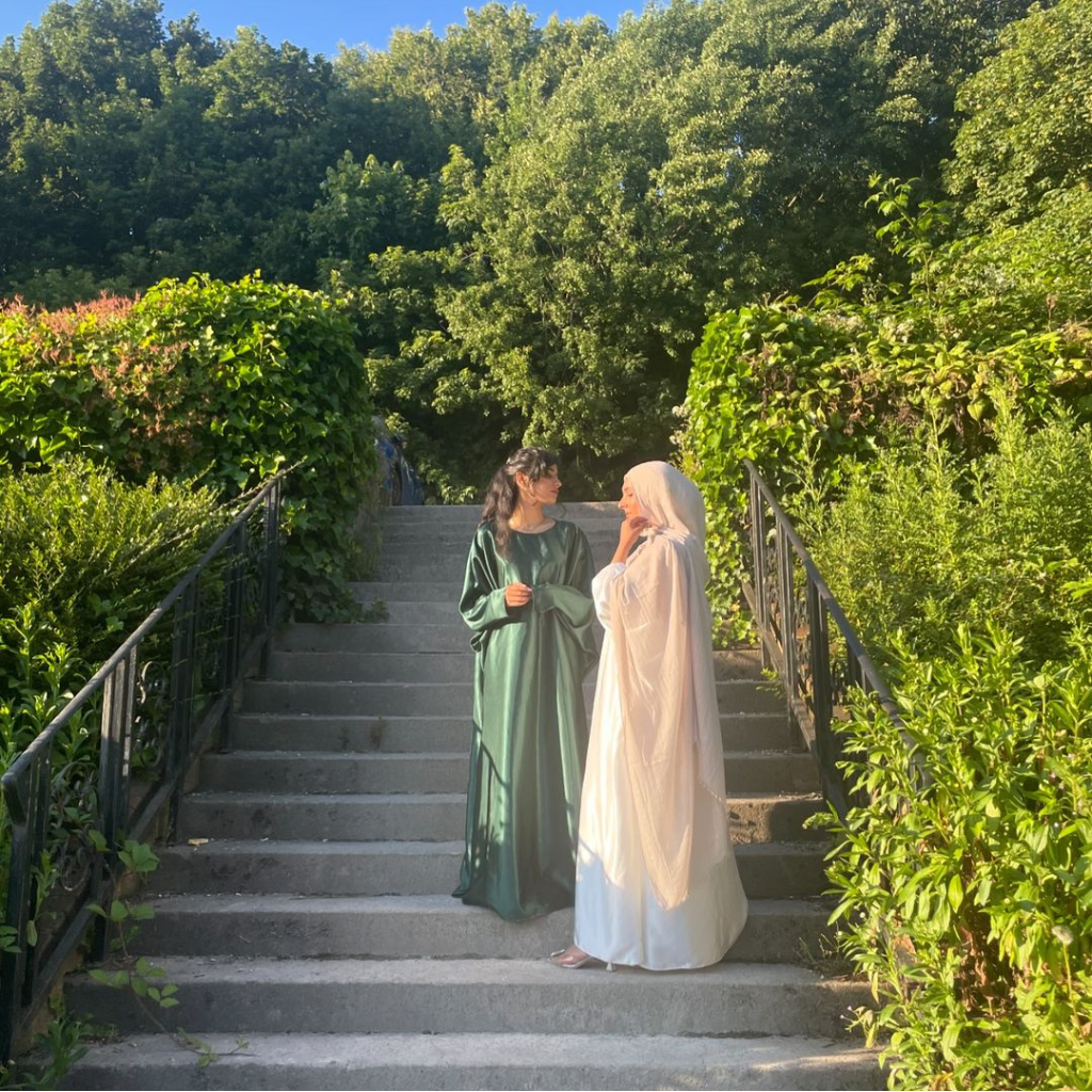The Significance and Beauty of the Abaya in Muslim Culture