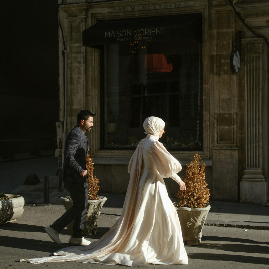 The Evolution of Abaya Fashion: From Tradition to Trendsetting