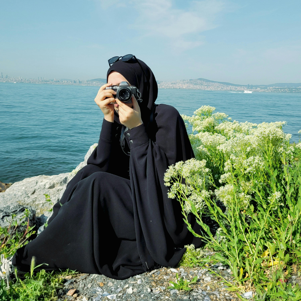 Abaya Style Guide: Open vs Closed Abayas