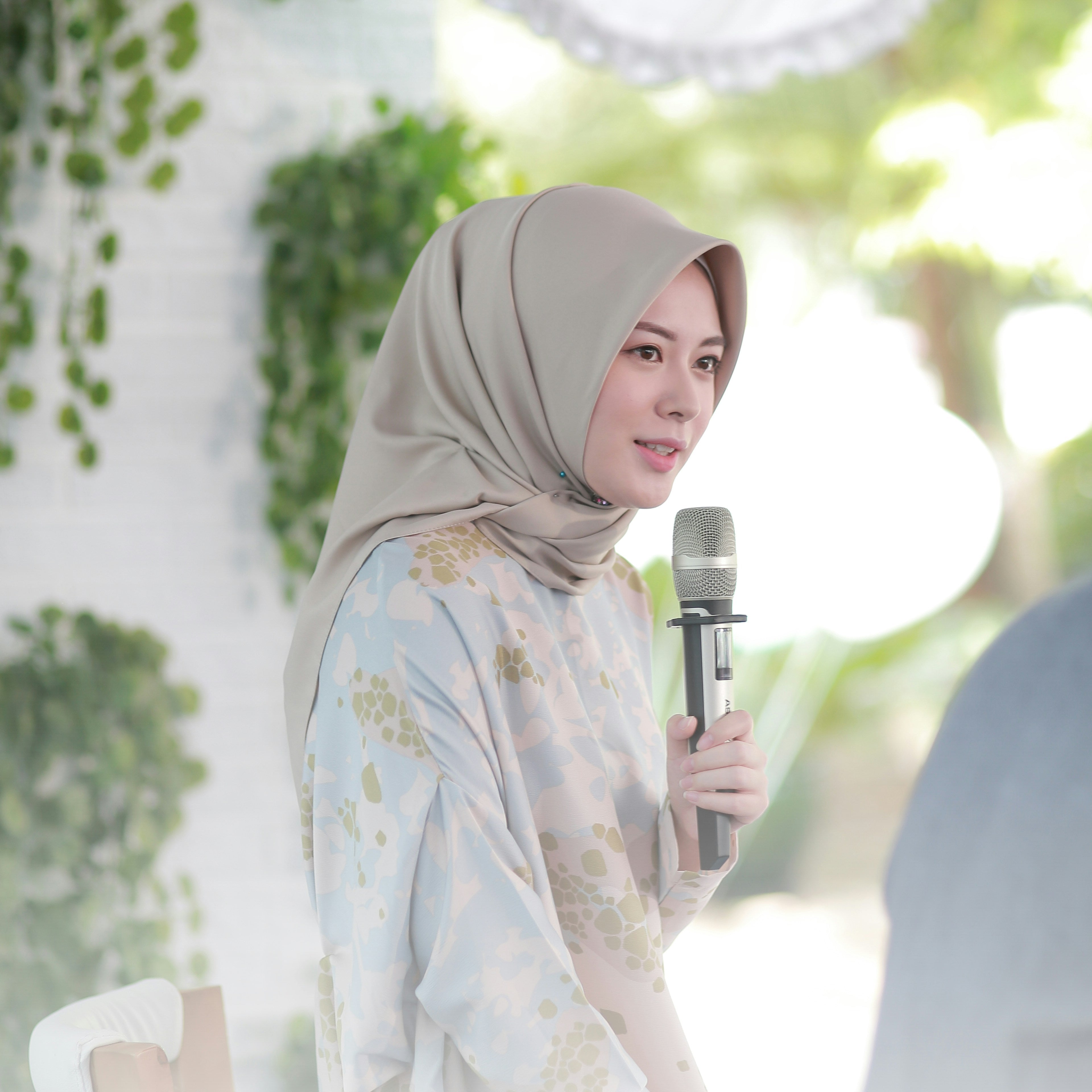 Why Modern Women Choose VITABAYA's Abayas