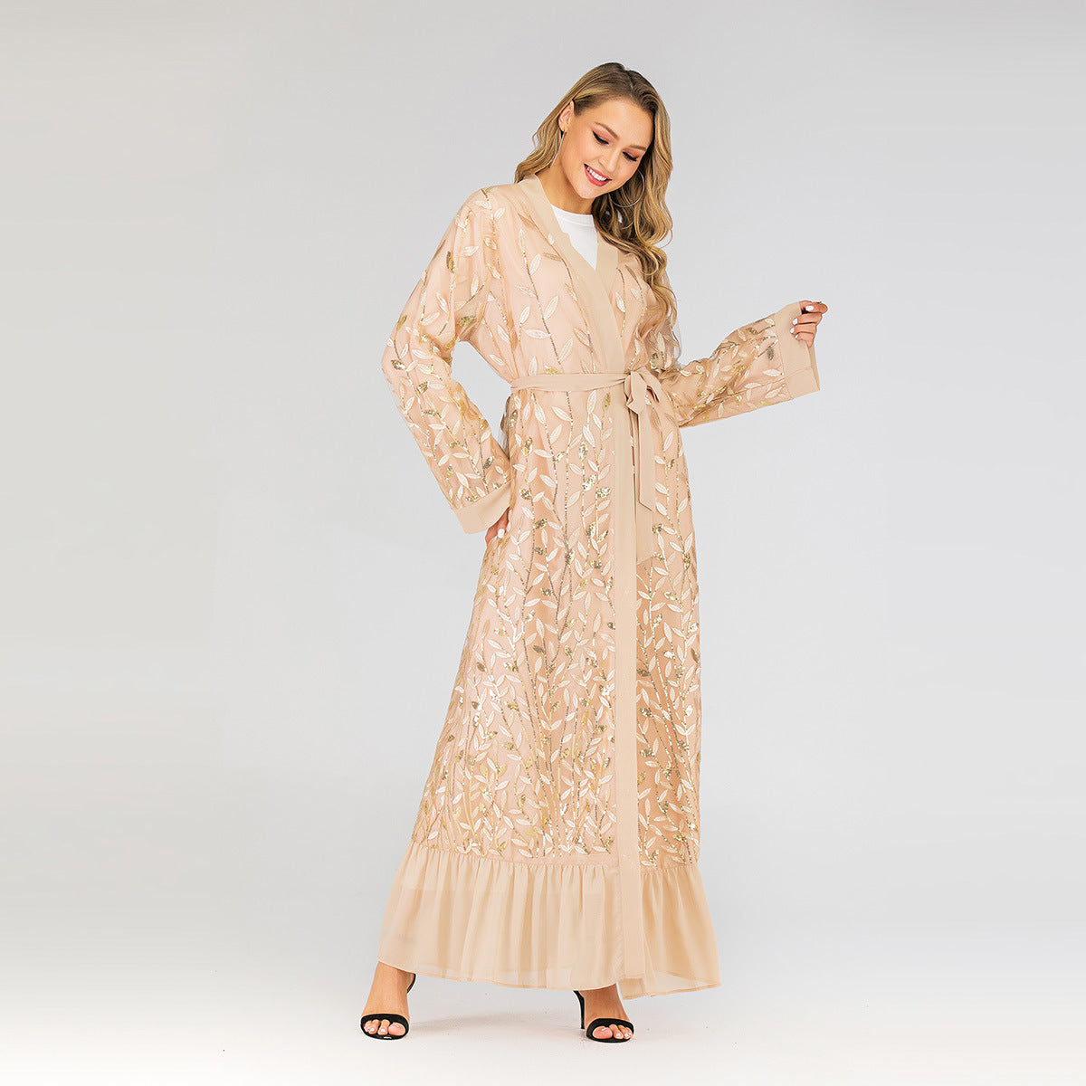 عباية مفتوحة مزينة بأوراق الشجر من الدانتيل والترتر