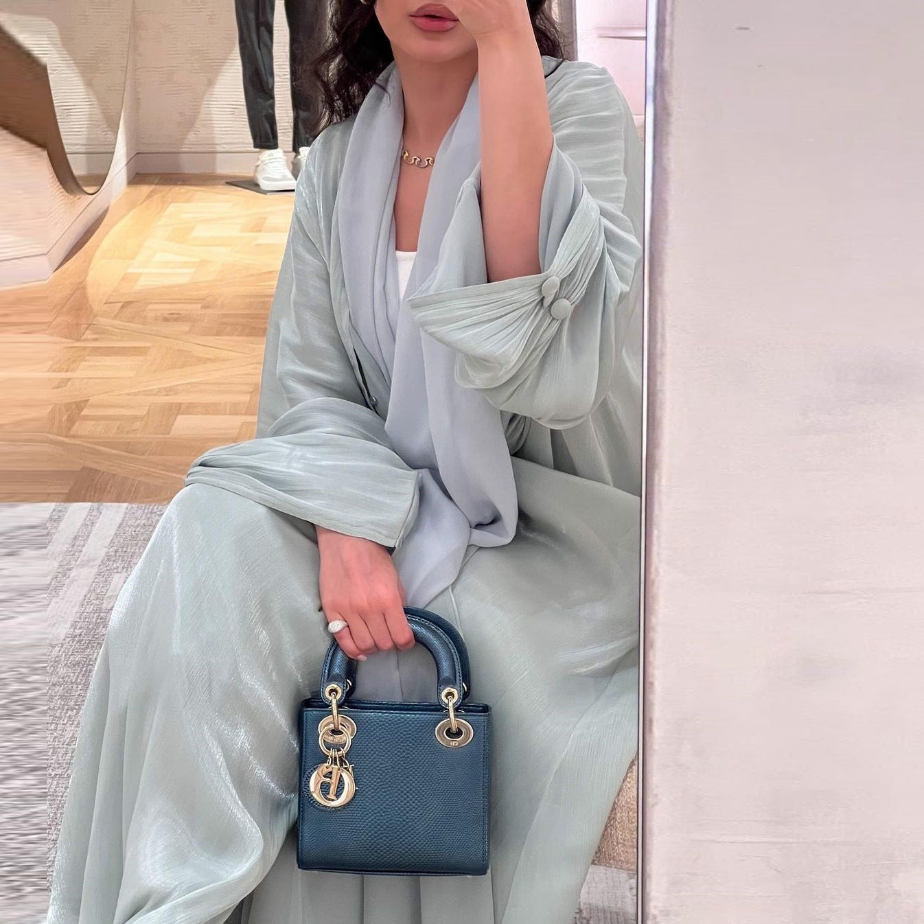 Wrinkled Cuffs Shiny Silk Abaya