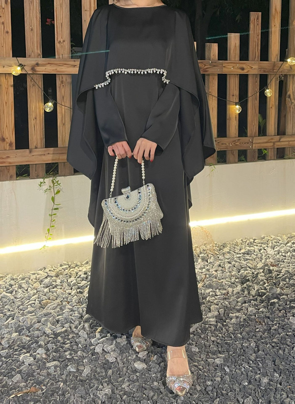 عبايات أنيقة من الساتان