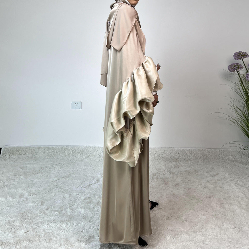 فستان طويل بأكمام مقسمة ومموجة كبيرة