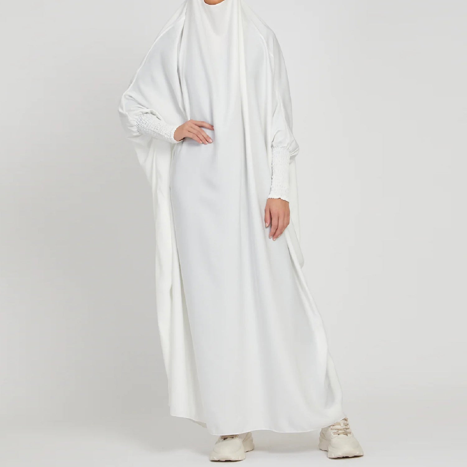 عباية من قطعة واحدة بلون سادة