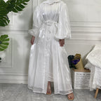 عباية مفتوحة بأكمام فانوس من الحرير اللامع