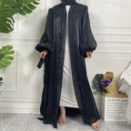 عباية مفتوحة بأكمام فانوس من الحرير اللامع