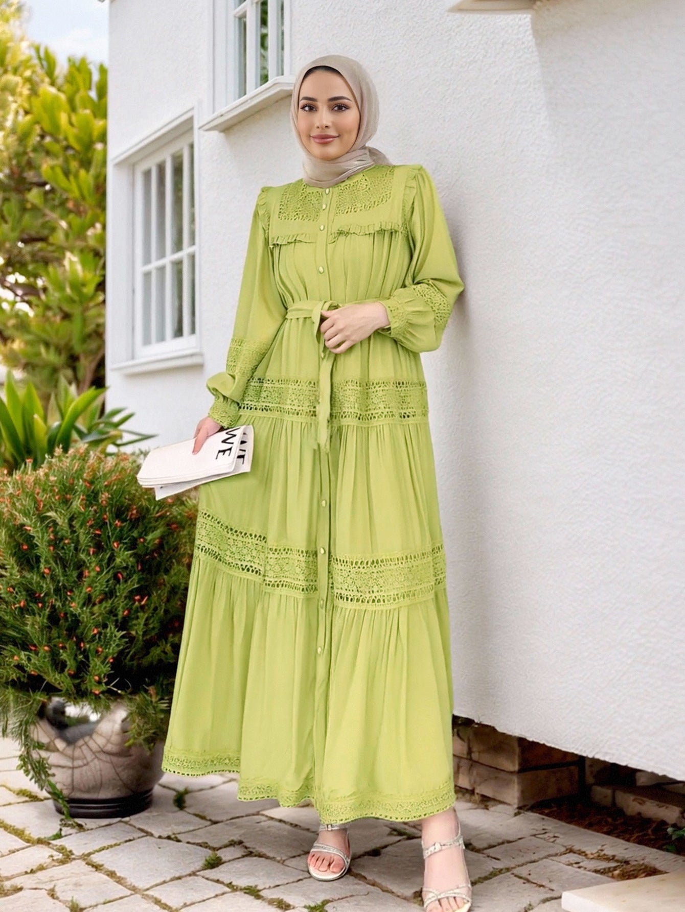 Lace Cutout Stand-up Neck Abaya