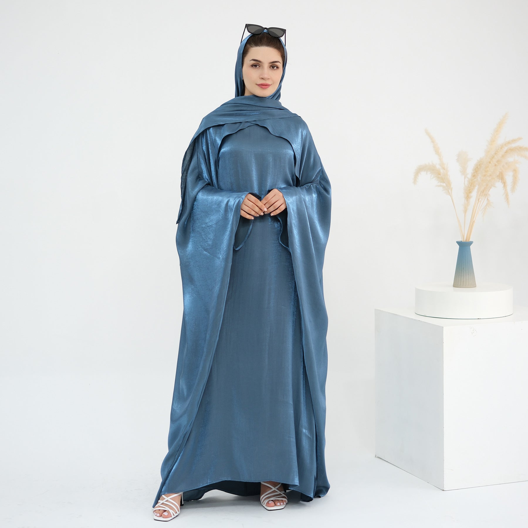 Solid Color Beaded Elegant Long Robe Abaya