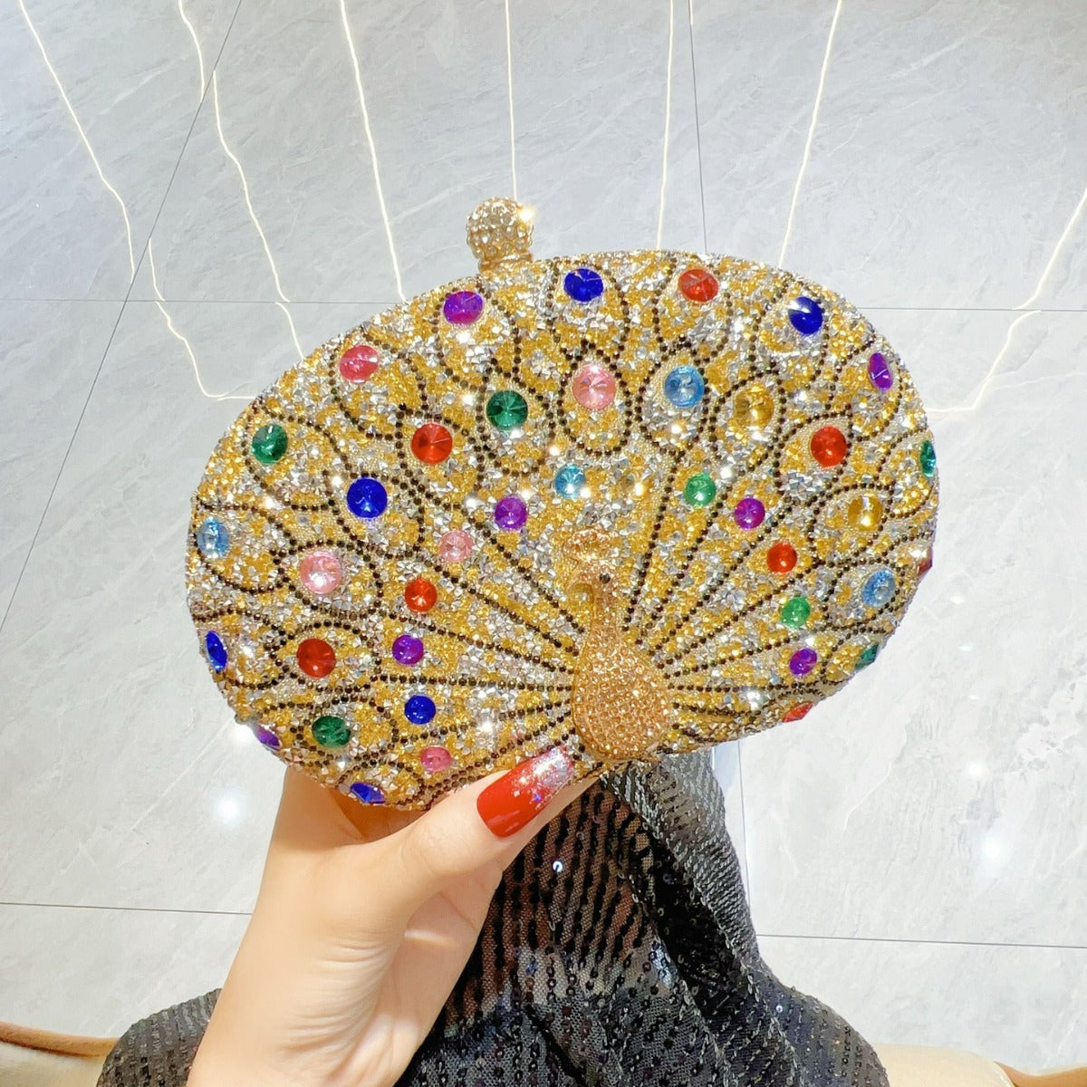 حقيبة يد لامعة مرصعة بأحجار الراين 