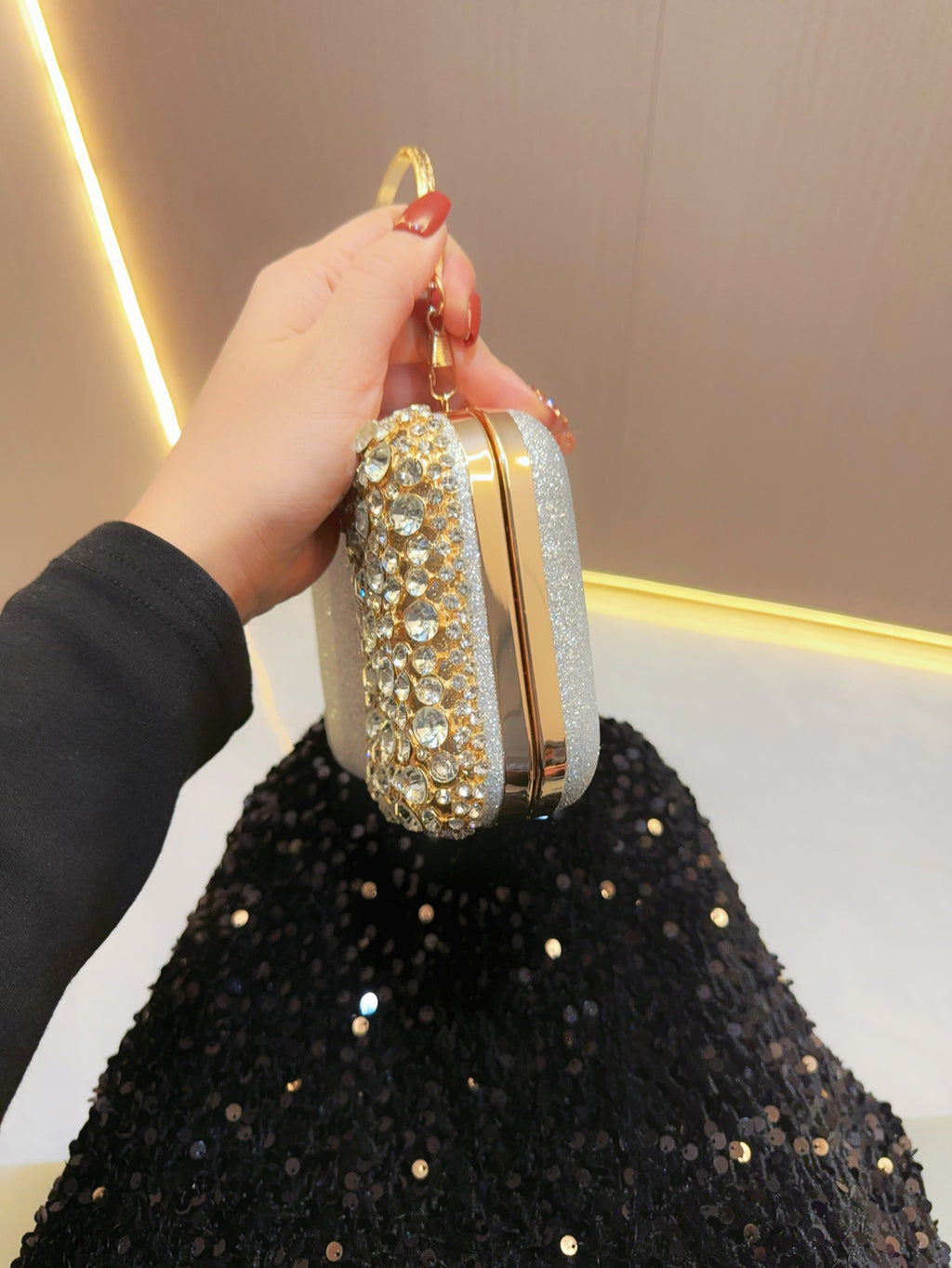 حقيبة كلاتش من الكريستال اللامع 