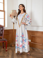 قفطان ذهبي بطبعة زهور وفتحة رقبة على شكل حرف V 