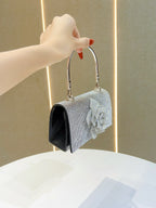 حقيبة يد صغيرة مربعة على شكل زهرة 