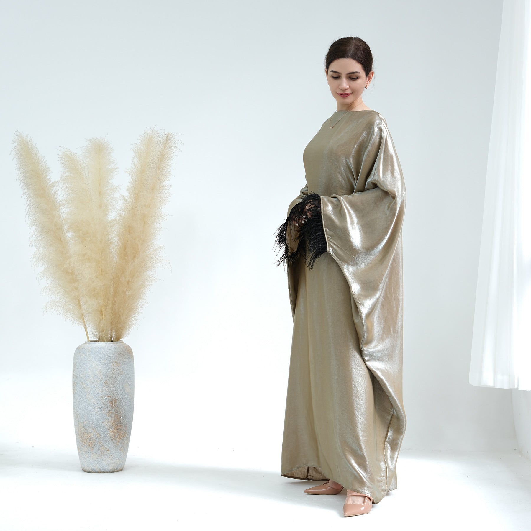 عباية ريشية قابلة للتعديل 