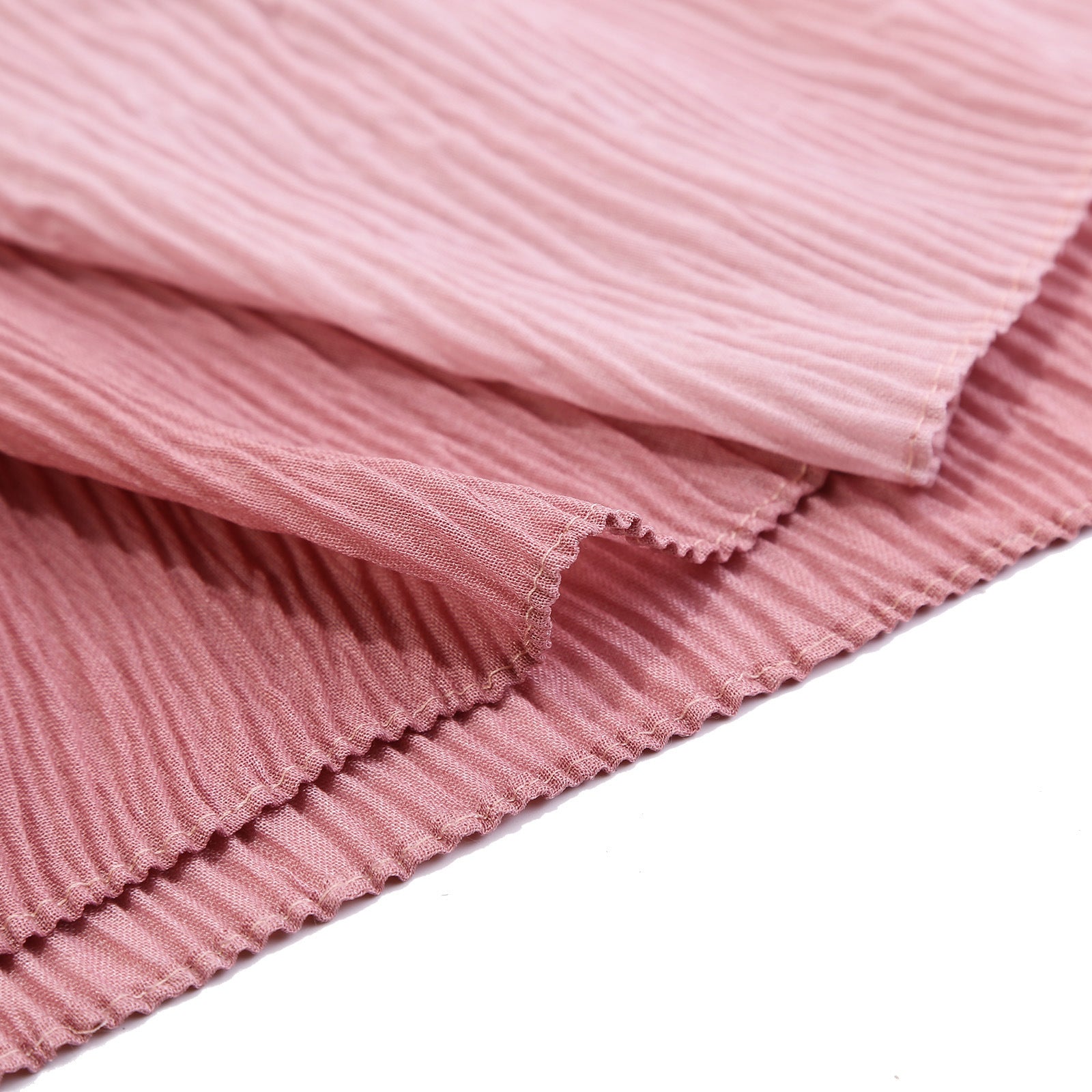 حجاب بتكتل الألوان، وتجعيدها، وتدرجها