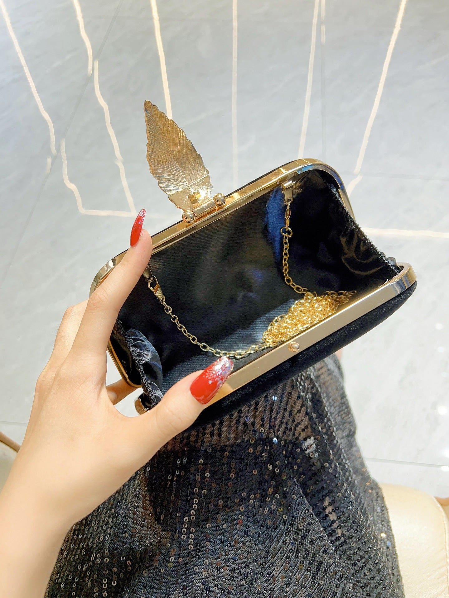 حقيبة يد كلاتش من تيمبيرامينت بانكيت 