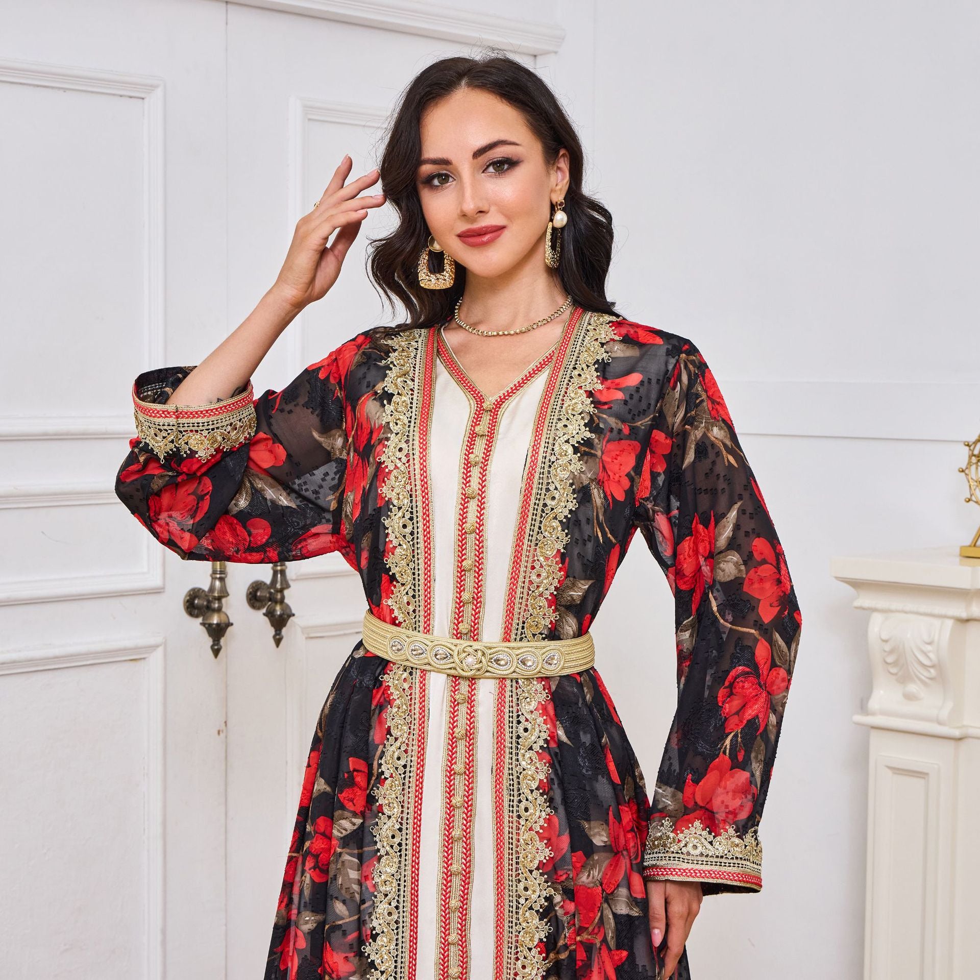 عبايات حمراء مطبوعة