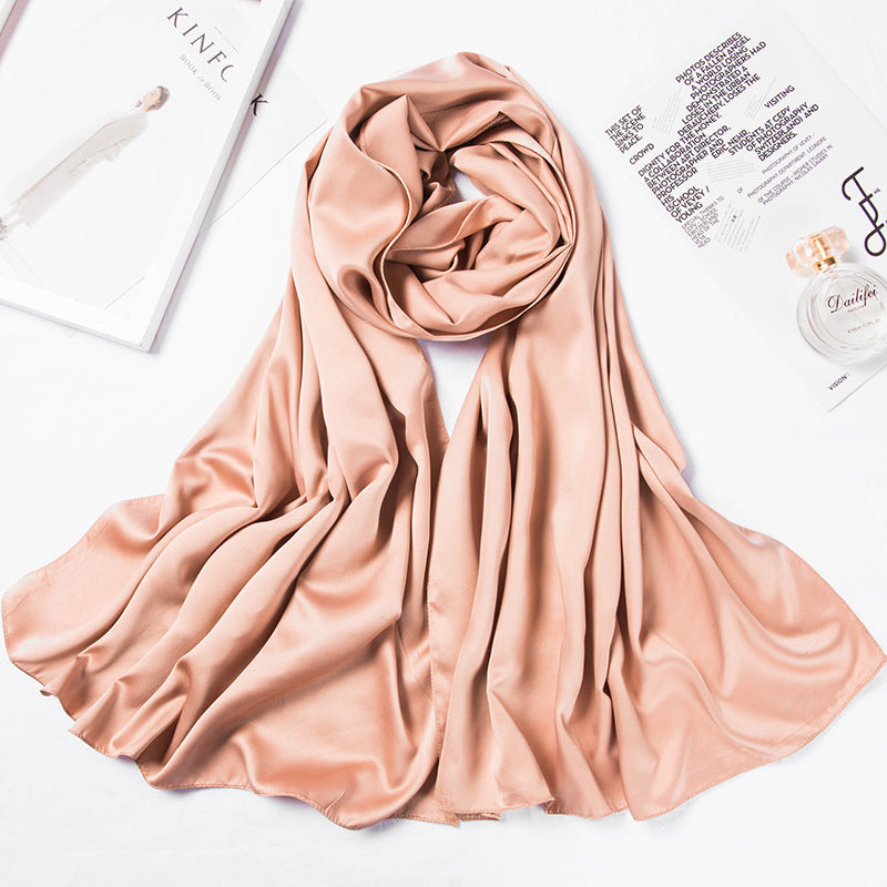 حجاب من الحرير الصناعي بلون سادة