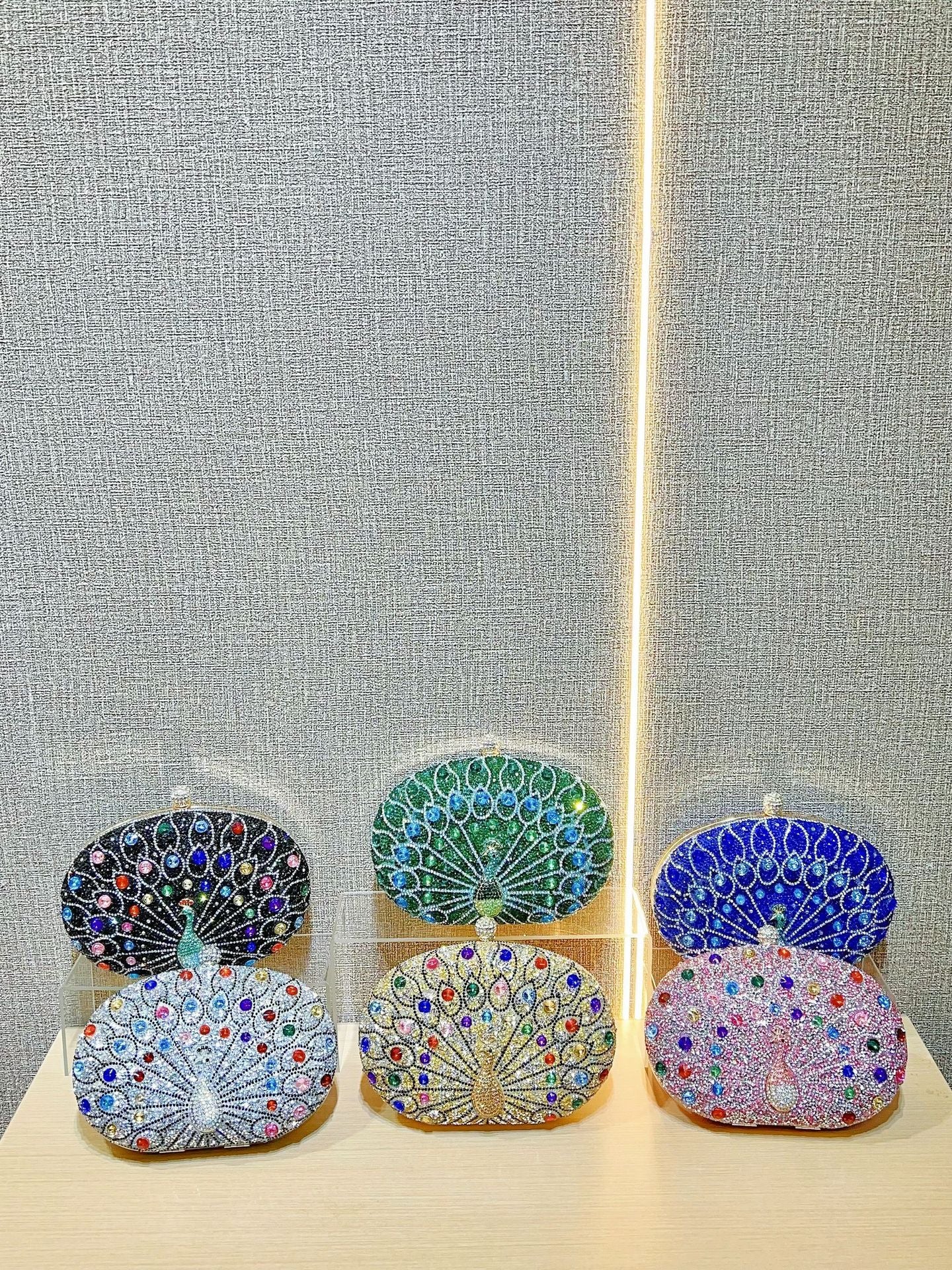 حقيبة يد لامعة مرصعة بأحجار الراين 