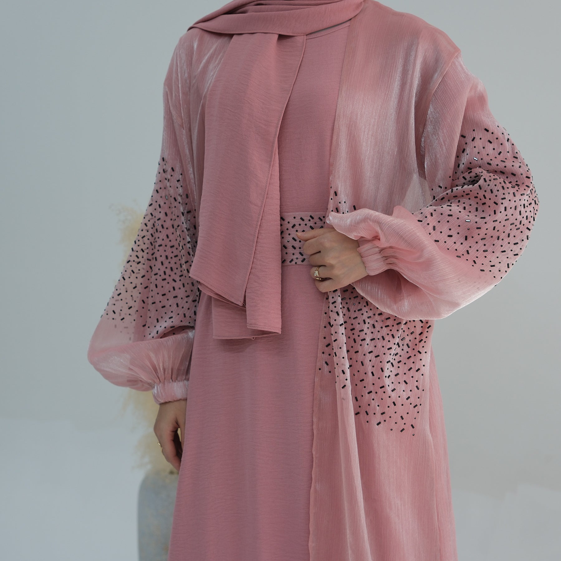 عباية كارديجان مع حجاب 