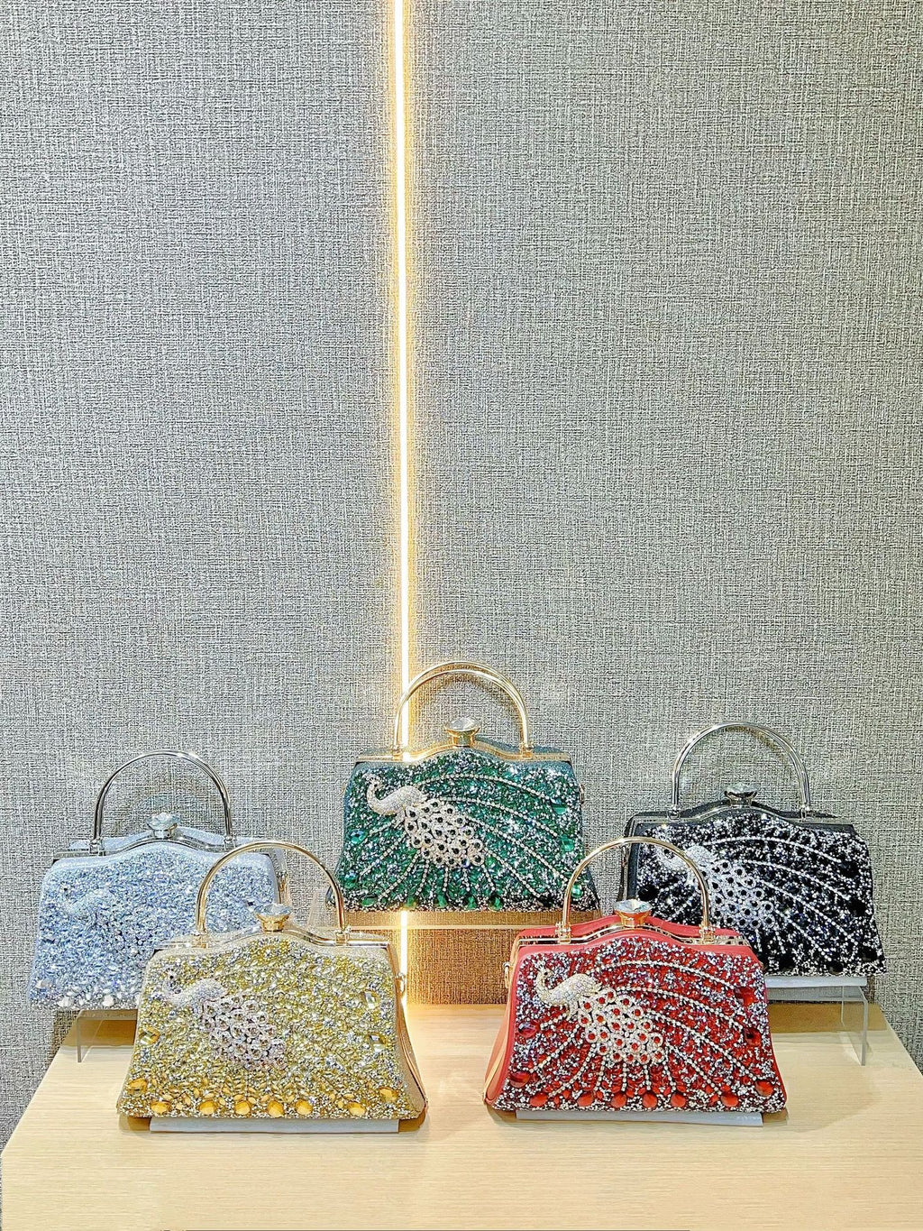 حقيبة يد مرصعة بأحجار الراين والكريستال اللامع 