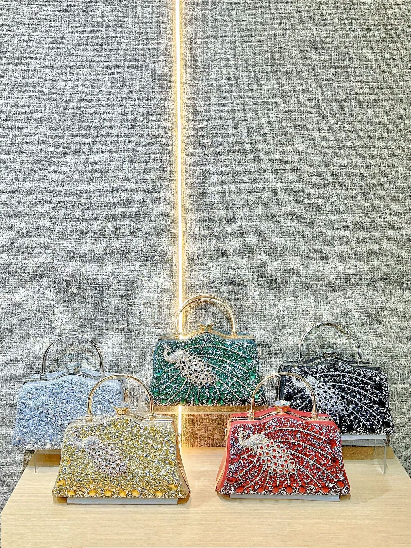 حقيبة يد مرصعة بأحجار الراين والكريستال اللامع 