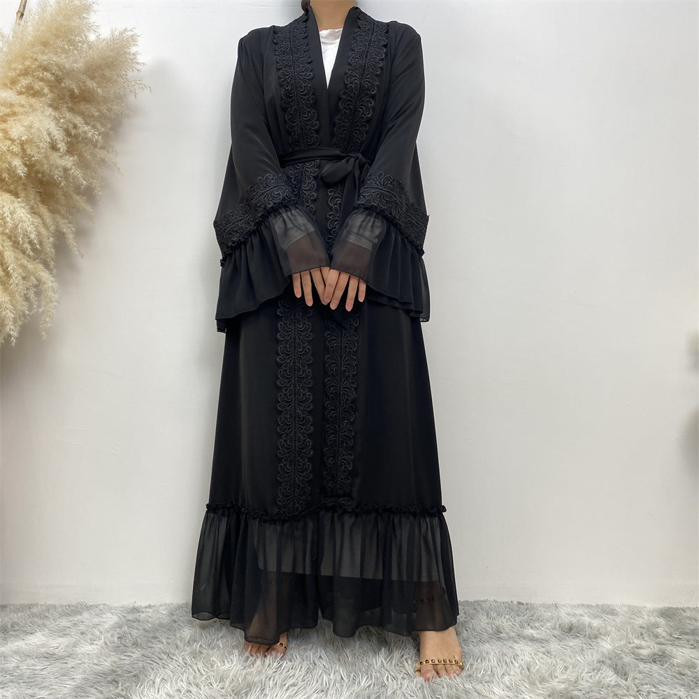 عباية مطرزة بالورود السوداء