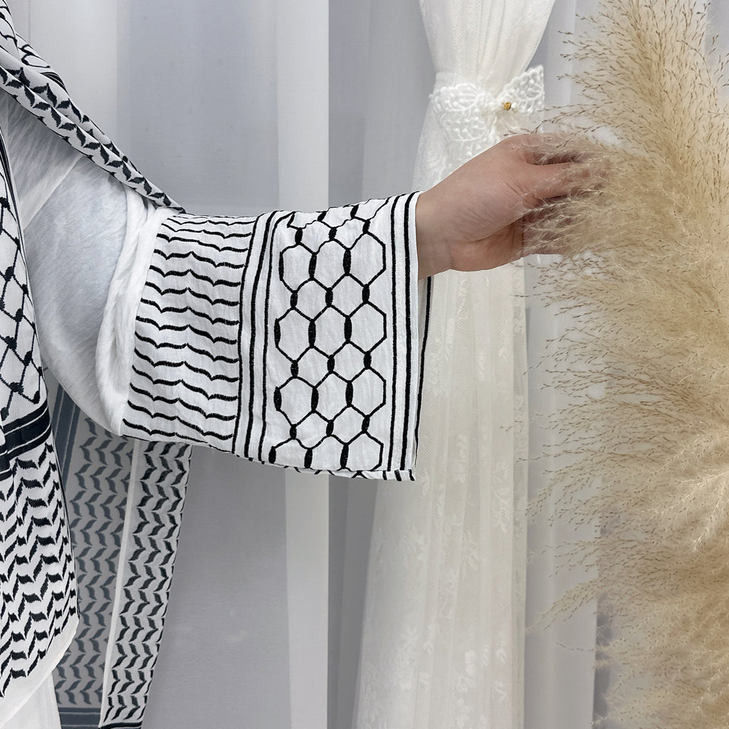 عباية بأشكال هندسية رائعة