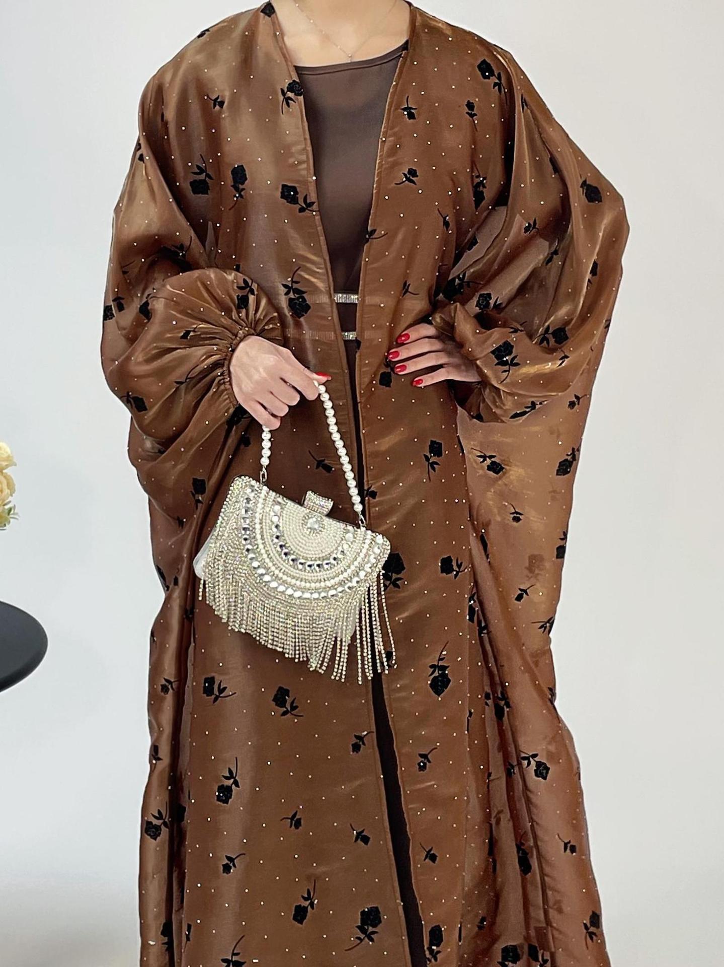 طقم تنورة وردية أنيقة