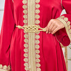 عباية مطرزة بفتحة - حمراء