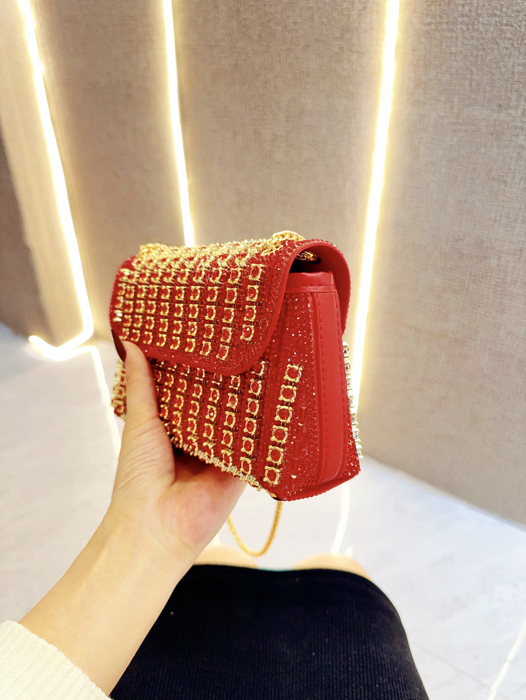 حقيبة يد لامعة مرصعة بأحجار الراين 