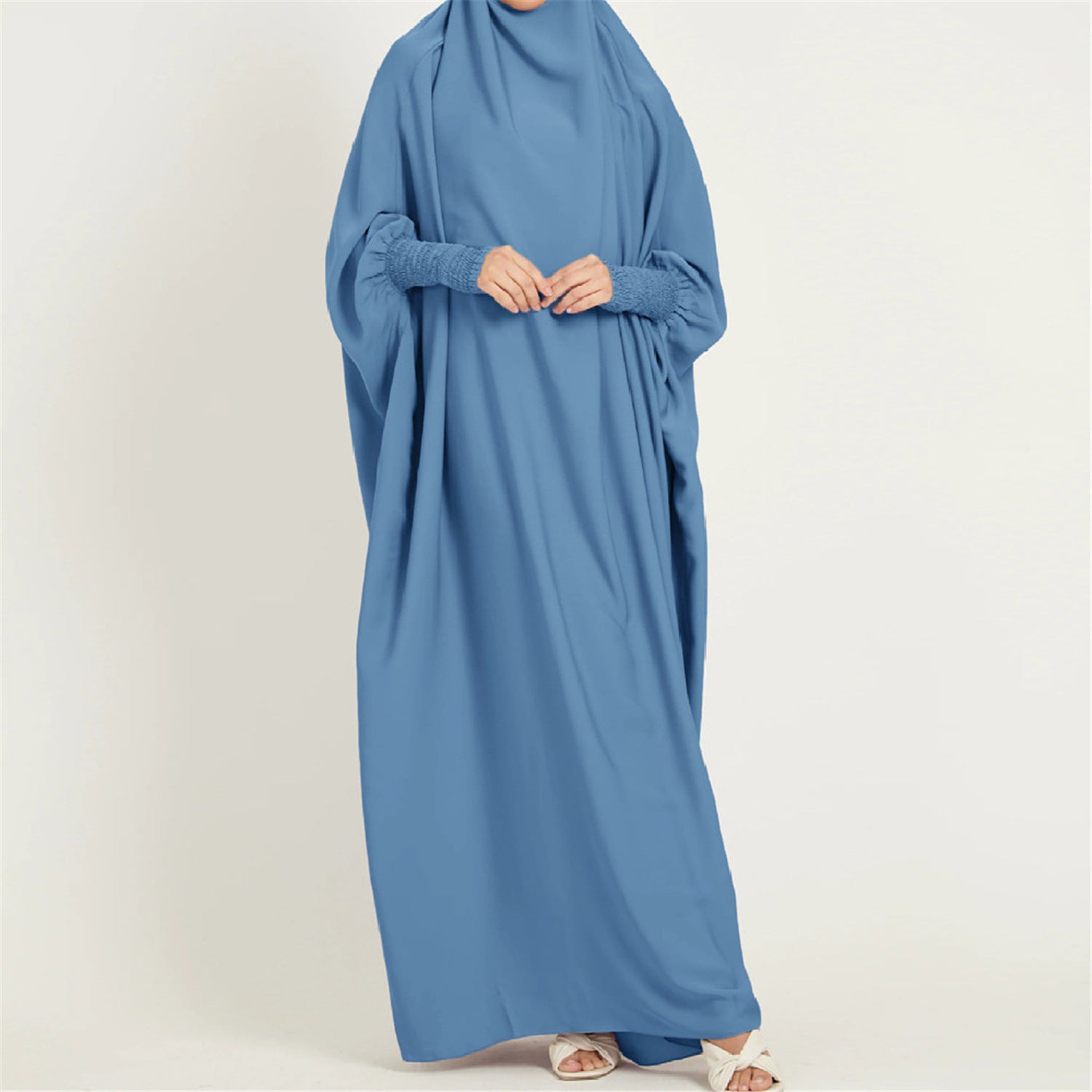 عباية من قطعة واحدة بلون سادة