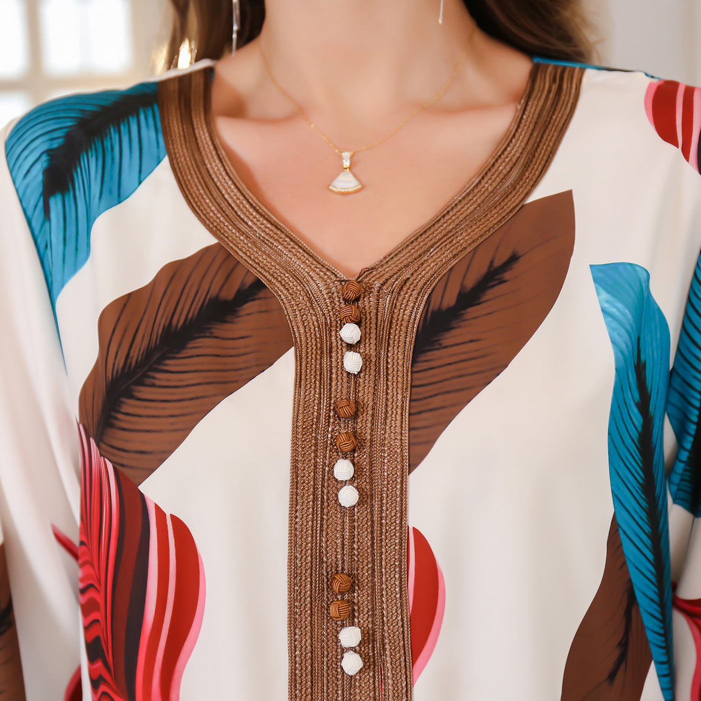 عبايات زهرية بأكمام طويلة