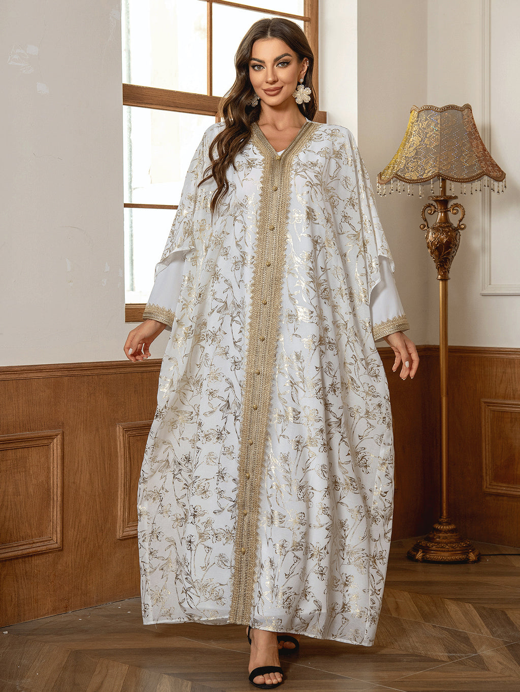 قفطان قطعة واحدة برقبة على شكل حرف V