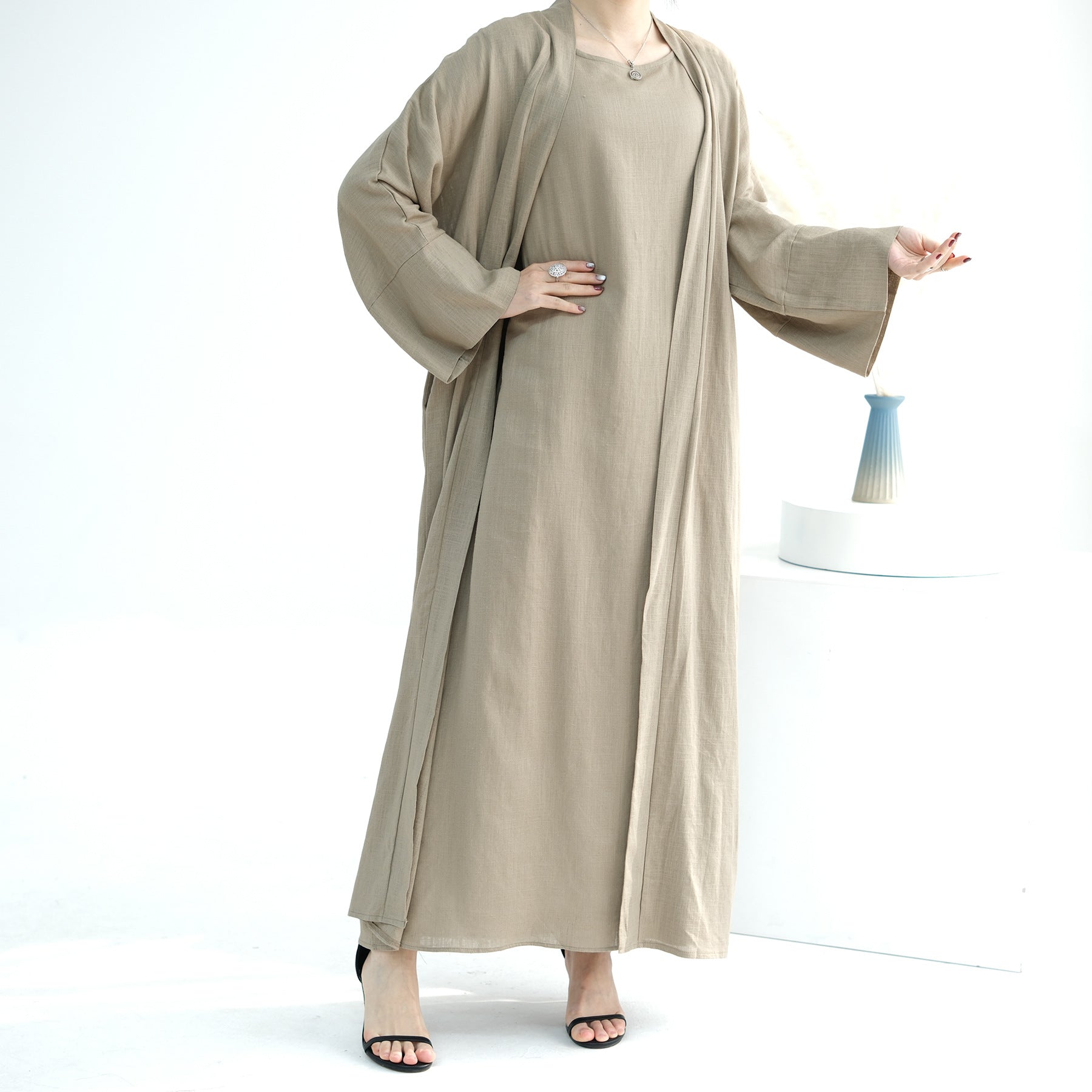 فستان بدون أكمام مع كارديجان متناسق مع جيوب