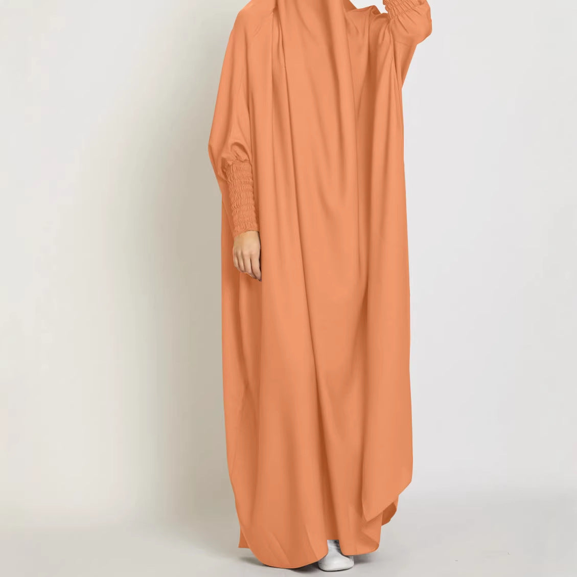 عباية من قطعة واحدة بلون سادة