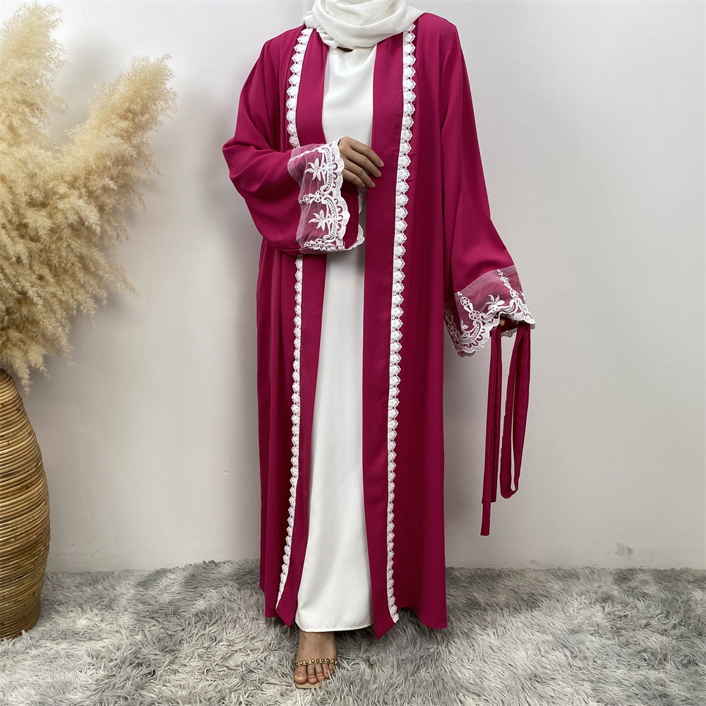 عباية مزينة بالدانتيل