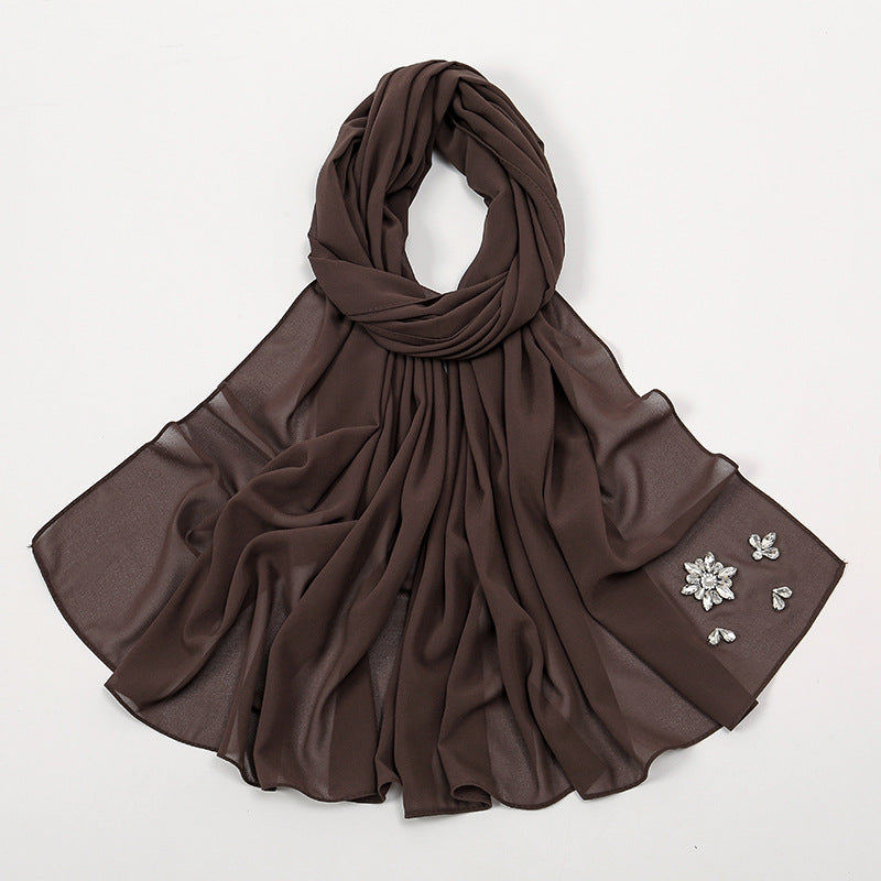 حجاب شيفون مزين بأحجار الراين واللؤلؤ بلون سادة