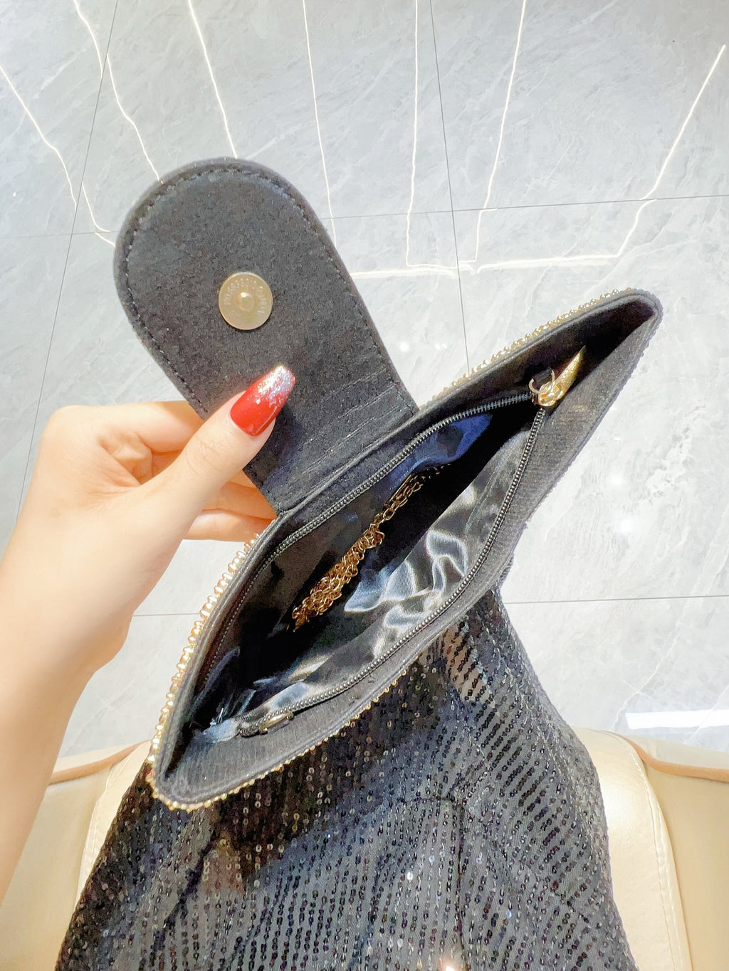 حقيبة يد أنيقة مزينة بعقدة من حجر الراين 