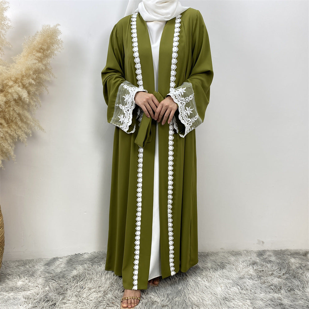 عباية مزينة بالدانتيل