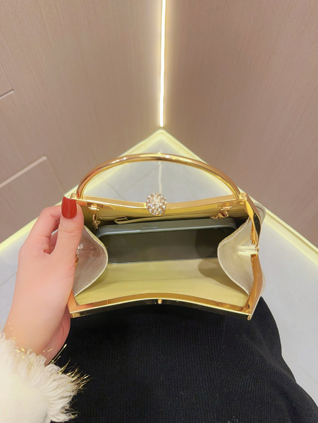 حقيبة يد لامعة للمساء مع سلسلة 