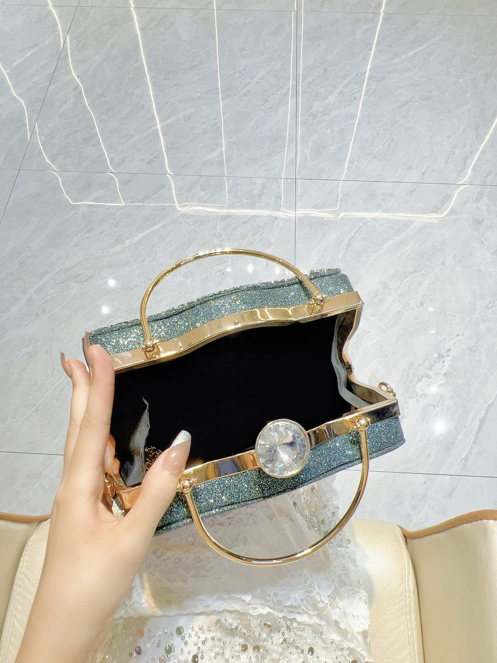 حقيبة يد مرصعة بأحجار الراين والكريستال اللامع 