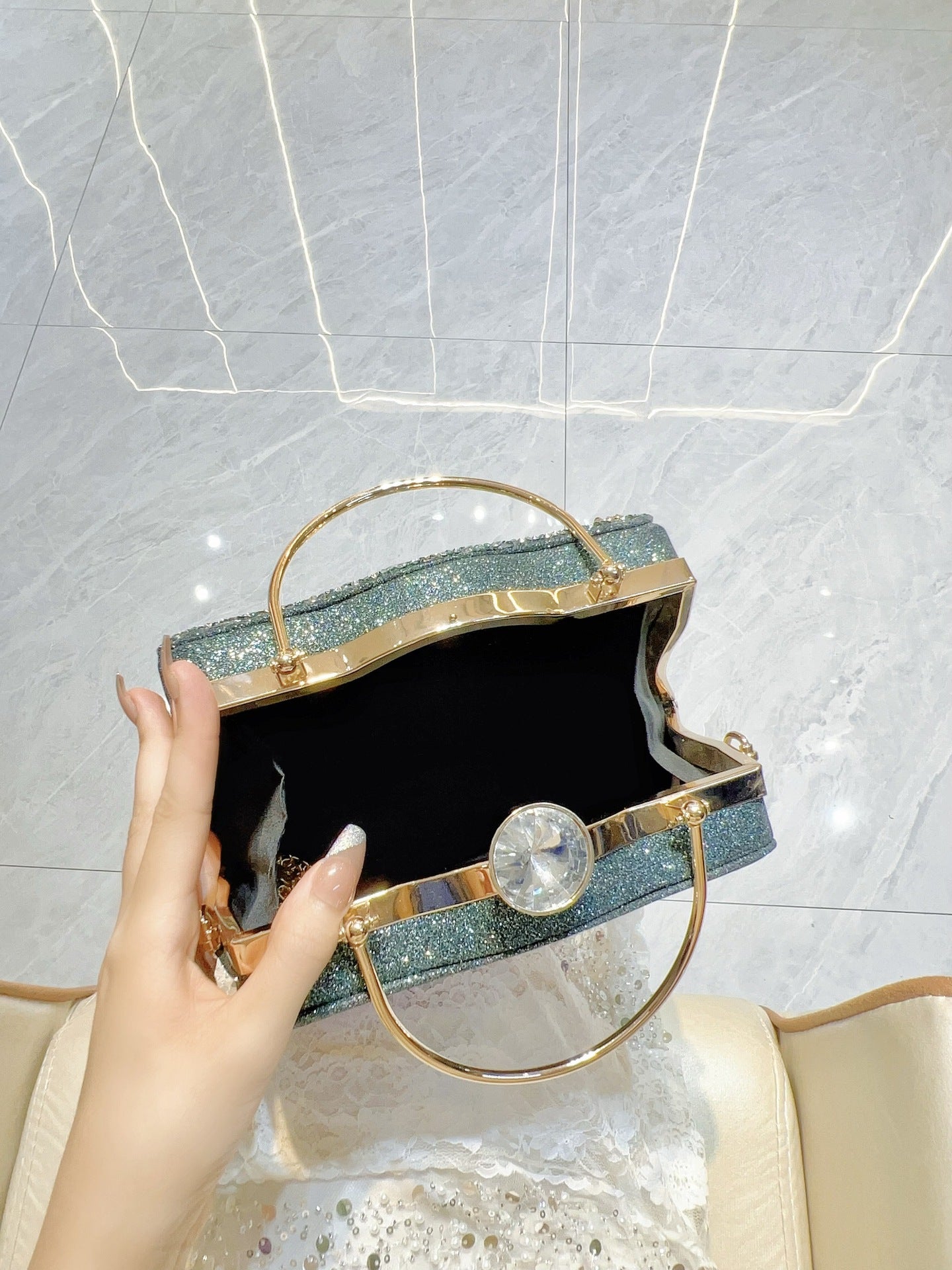 حقيبة يد مرصعة بأحجار الراين والكريستال اللامع 