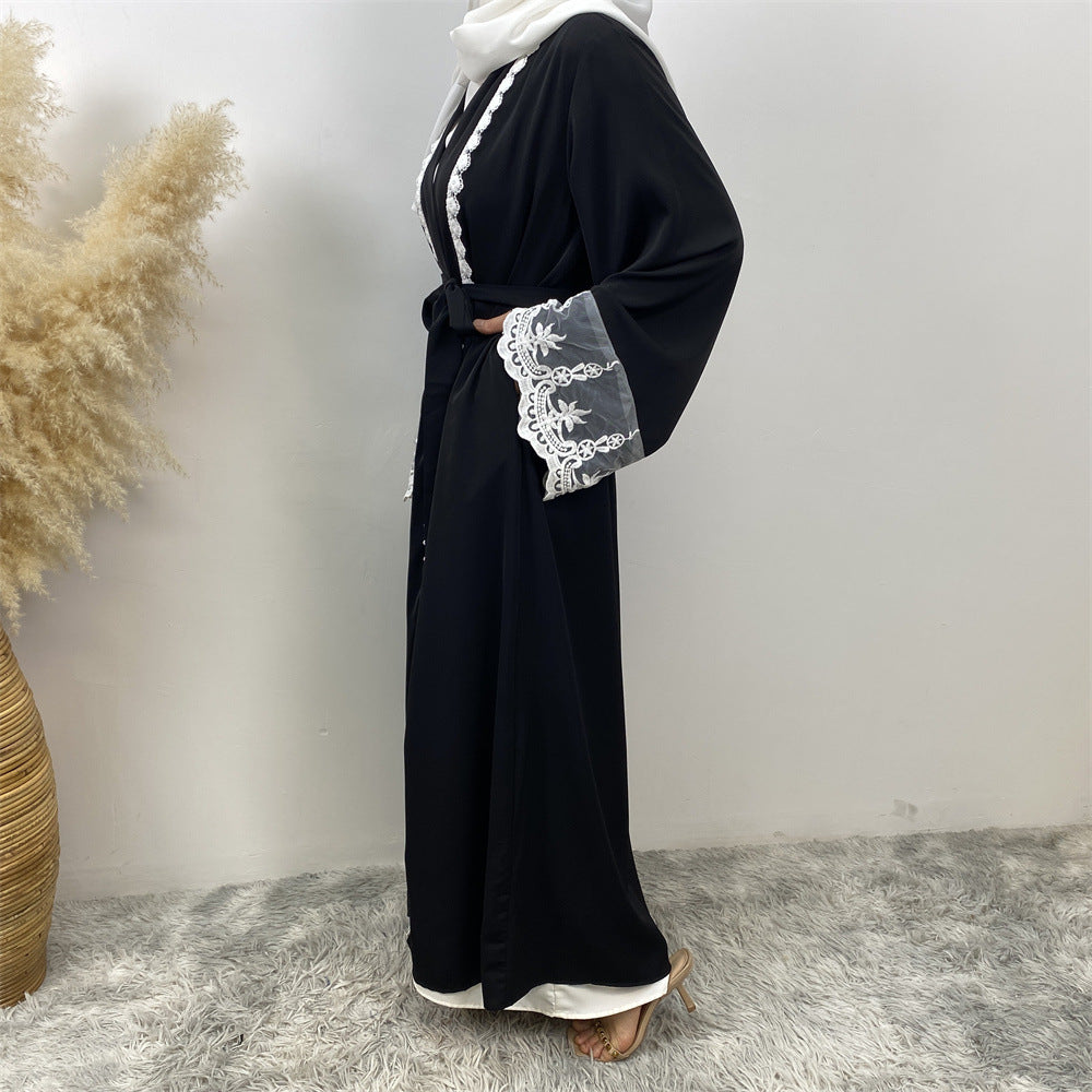 عباية مزينة بالدانتيل