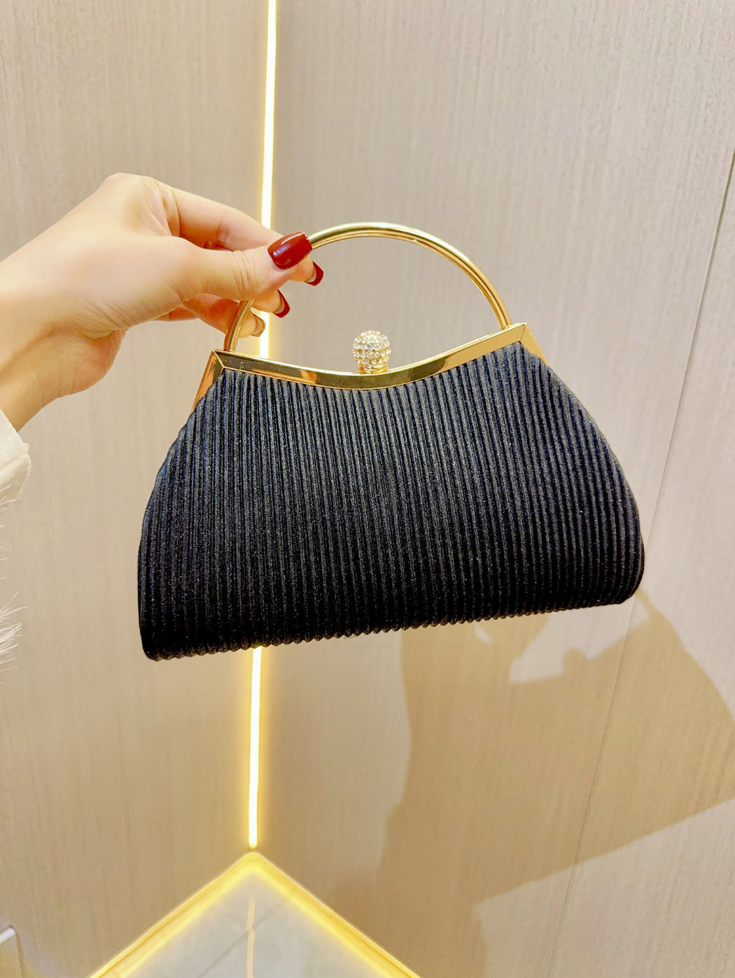 حقيبة يد لامعة للمساء مع سلسلة 